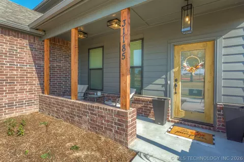 Exterior - 31185 E 65th Ct S, Broken Arrow, OK 74014 photo 2 of 14