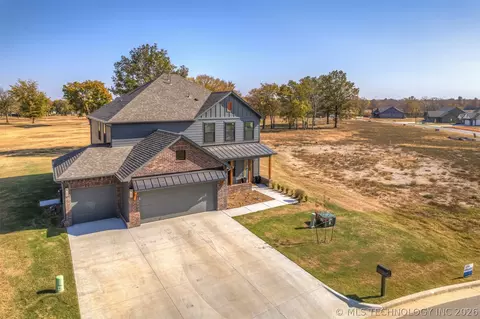 Exterior - 31185 E 65th Ct S, Broken Arrow, OK 74014 photo 9 of 14