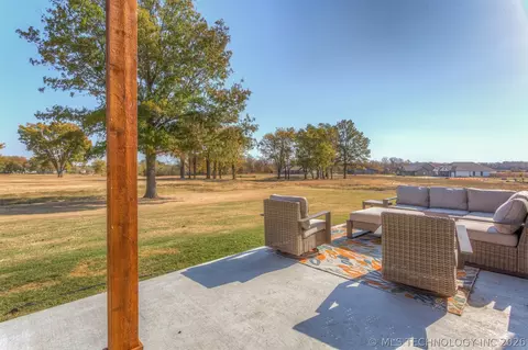 Exterior - 31185 E 65th Ct S, Broken Arrow, OK 74014 photo 3 of 14