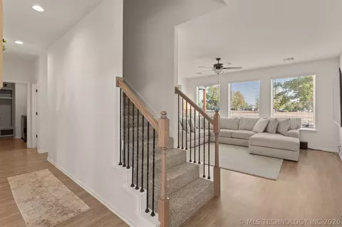 Entry Way - 31185 E 65th Ct S, Broken Arrow, OK 74014 photo 3 of 4