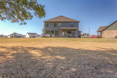 Exterior - 31185 E 65th Ct S, Broken Arrow, OK 74014 photo 5 of 14