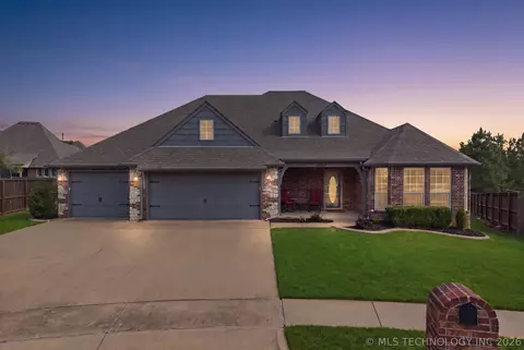 1904 E Laredo St, Broken Arrow, OK 74012
