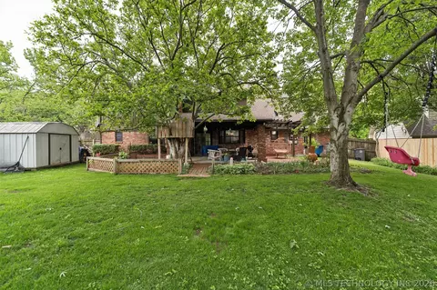Exterior - 7317 E 68th Pl, Tulsa, OK 74133 photo 7 of 8