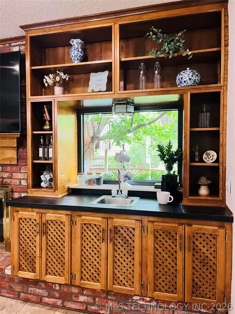 Kitchen - 7317 E 68th Pl, Tulsa, OK 74133 photo 1 of 3