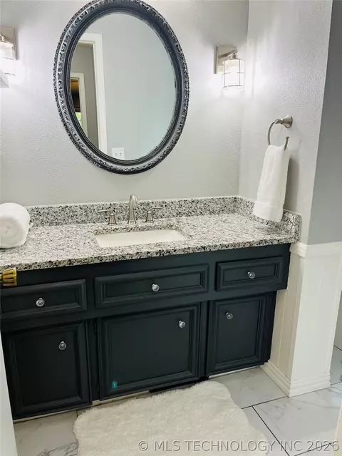 Bath - 7317 E 68th Pl, Tulsa, OK 74133 photo 2 of 3