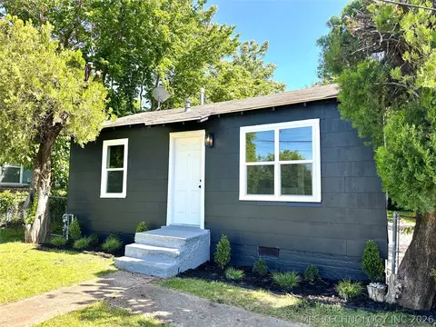 1008 E King Pl, Tulsa, OK 74106