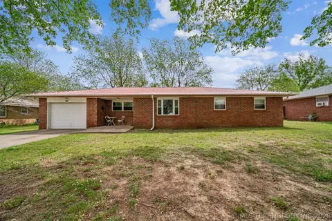 531 S Pecan St, Nowata, OK 74048