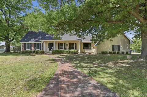 108 S Bettes Ave, Wagoner, OK 74467