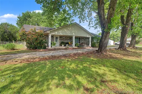 24843 N 4 Mile Rd, Fort Gibson, OK 74434