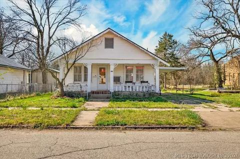 906 E 9th St, Pawhuska, OK 74056