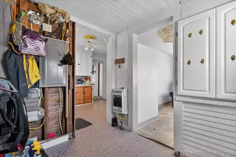 Entry Way - 906 E 9th St, Pawhuska, OK 74056 photo 2 of 2