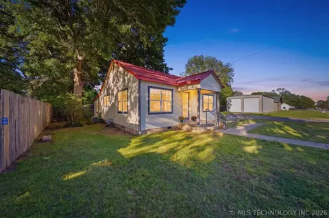320 E Gentry Ave, Checotah, OK 74426
