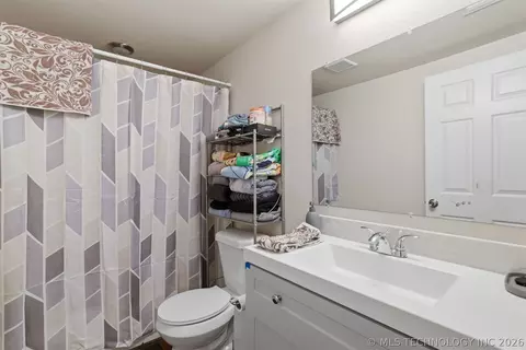 Bath - 112 Umsted St, Colbert, OK 74733 photo 1 of 1