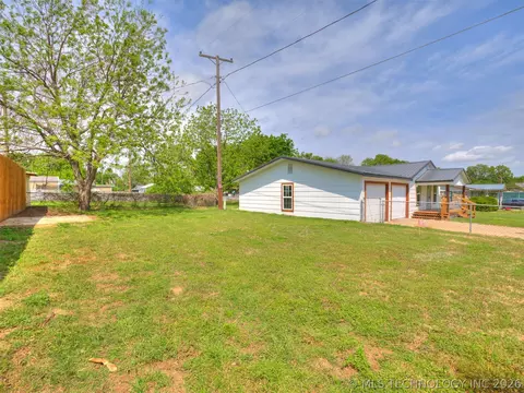 Exterior - 513 N J St, Eufaula, OK 74432 photo 9 of 13