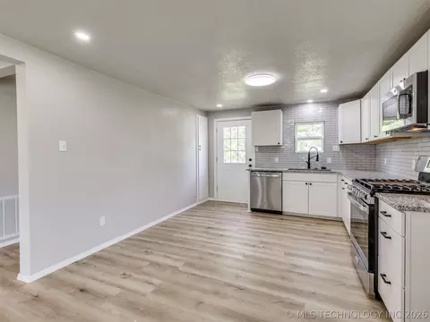 Kitchen - 513 N J St, Eufaula, OK 74432 photo 2 of 7