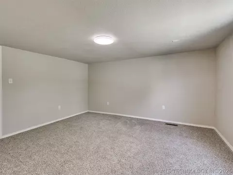 Living - 513 N J St, Eufaula, OK 74432 photo 6 of 7