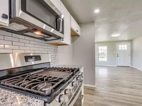 Kitchen - 513 N J St, Eufaula, OK 74432 photo 6 of 7