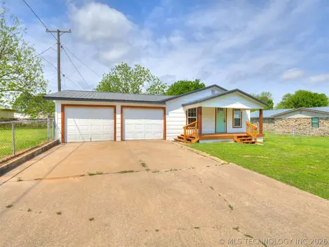 Exterior - 513 N J St, Eufaula, OK 74432 photo 2 of 13