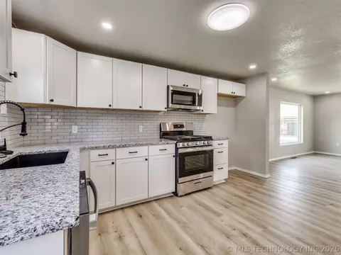 Kitchen - 513 N J St, Eufaula, OK 74432 photo 7 of 7
