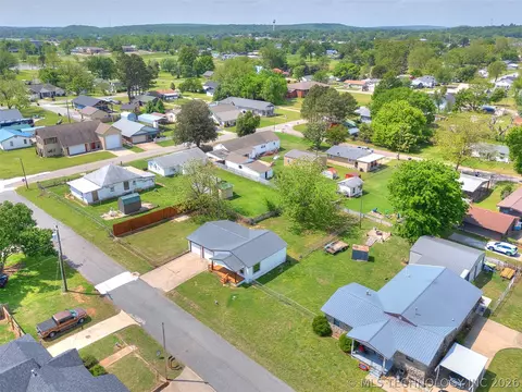 View/Area - 513 N J St, Eufaula, OK 74432 photo 4 of 10