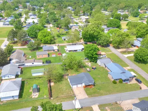 View/Area - 513 N J St, Eufaula, OK 74432 photo 6 of 10