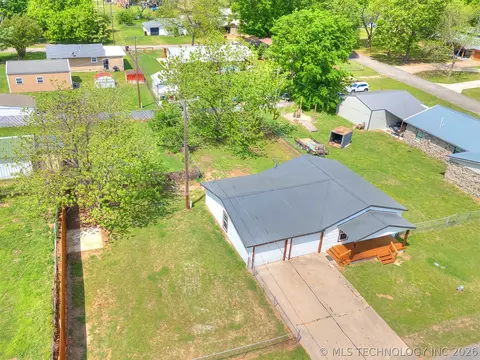 View/Area - 513 N J St, Eufaula, OK 74432 photo 2 of 10