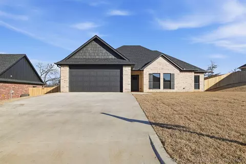 1900 Boxer Ln, Durant, OK 74701