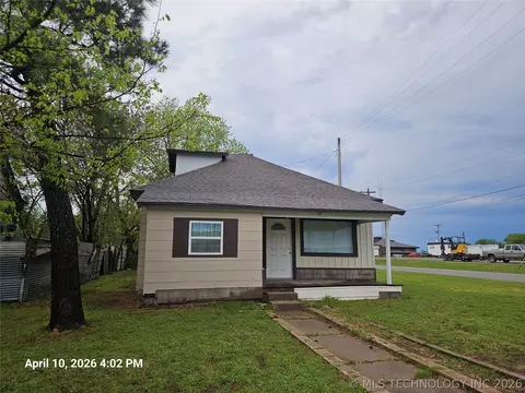 302 W Maple St, Cushing, OK 74023