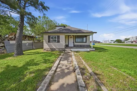 302 W Maple St, Cushing, OK 74023