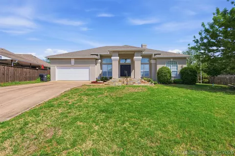 302 Larsh Ln, Ada, OK 74820