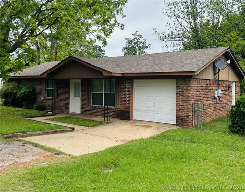 818 N J St, Hugo, OK 74743
