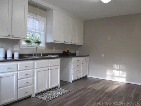 Kitchen - 1 Three Mile Rd, Durant, OK 74701 photo 2 of 2