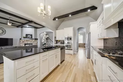 Kitchen - 5929 E 145th St S, Bixby, OK 74008 photo 5 of 5