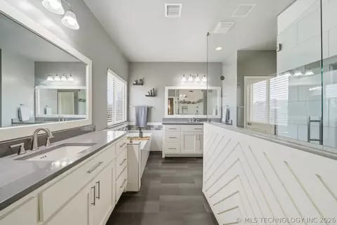 Bath - 5929 E 145th St S, Bixby, OK 74008 photo 1 of 5