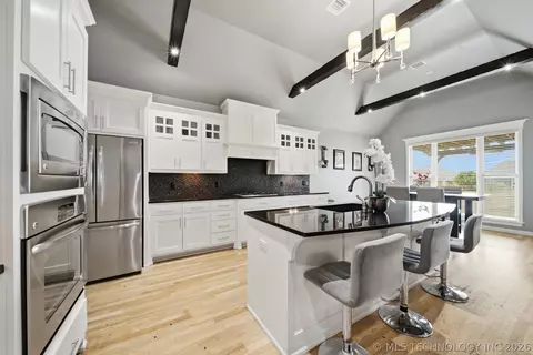 Kitchen - 5929 E 145th St S, Bixby, OK 74008 photo 2 of 5