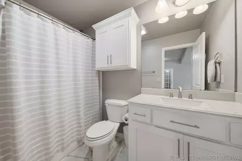 Bath - 5929 E 145th St S, Bixby, OK 74008 photo 5 of 5