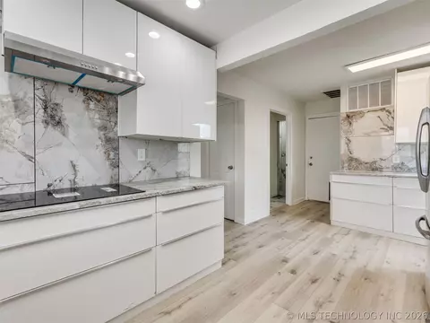 Kitchen - 8408 E 64th Pl, Tulsa, OK 74133 photo 5 of 8