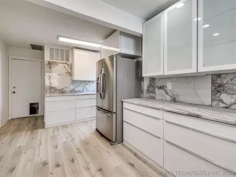 Kitchen - 8408 E 64th Pl, Tulsa, OK 74133 photo 6 of 8