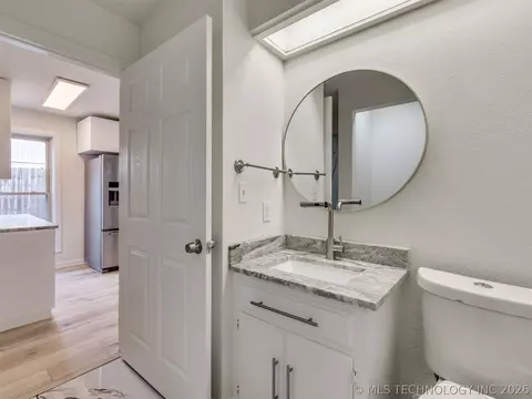 Bath - 8408 E 64th Pl, Tulsa, OK 74133 photo 4 of 7