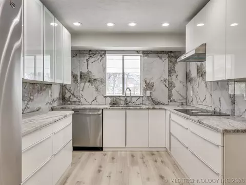 Kitchen - 8408 E 64th Pl, Tulsa, OK 74133 photo 3 of 8