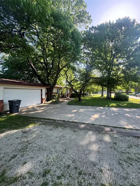 8279 E 37th St, Tulsa, OK 74145 photo 2