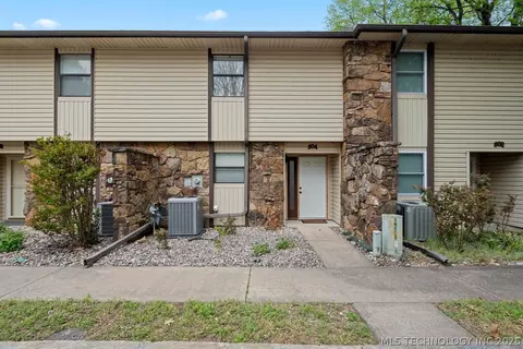 804 N 46th St, Grove, OK 74344