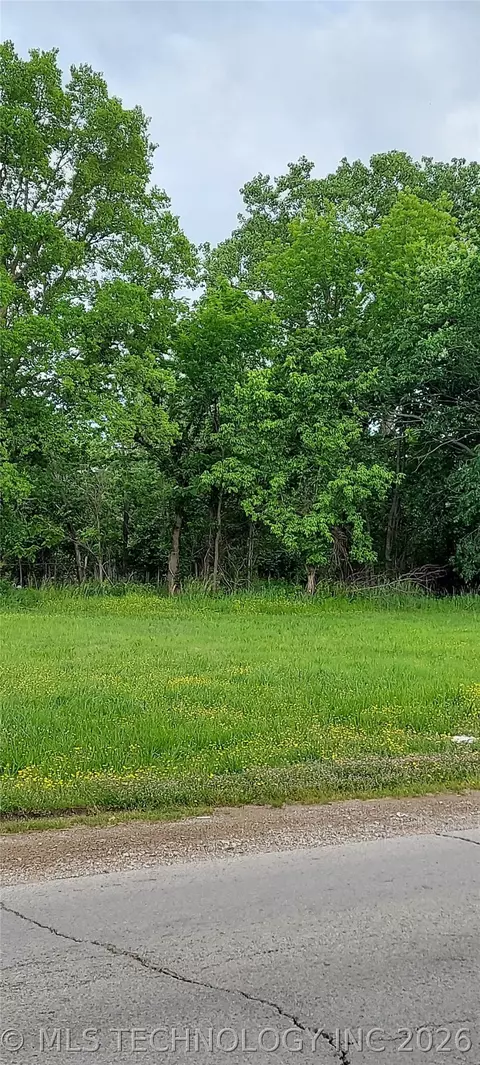 1429 N Oklahoma Ave, Okmulgee, OK 74447