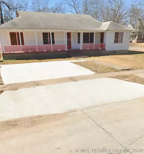 327 NE G St, Ardmore, OK 73401