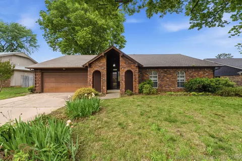 7025 E 77th St, Tulsa, OK 74133