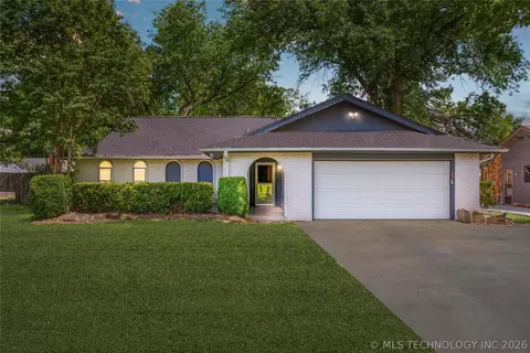 8205 S Birch Ave, Broken Arrow, OK 74011