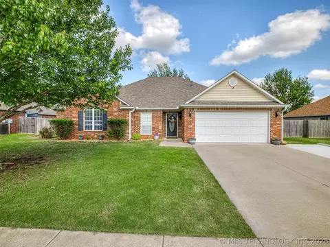 2004 Charleston Dr, Bartlesville, OK 74006