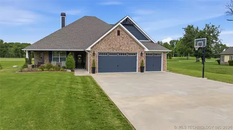 5051 Lake Breeze Rd, Grove, OK 74344