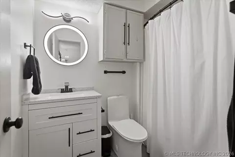 Bath - 2215 E 66th Place S 1004, Tulsa, OK 74136 photo 3 of 3