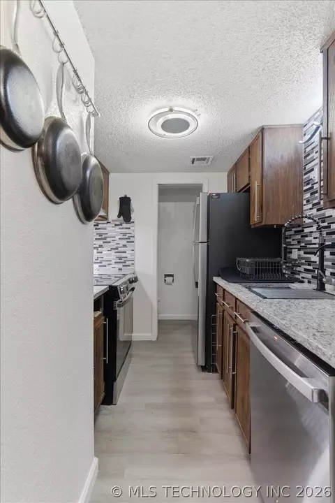 Kitchen - 2215 E 66th Place S 1004, Tulsa, OK 74136 photo 1 of 5